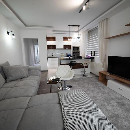 Jelenar Apartment โนวีซาด ภายนอก รูปภาพ