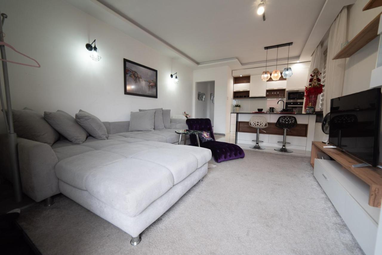 Jelenar Apartment โนวีซาด ภายนอก รูปภาพ