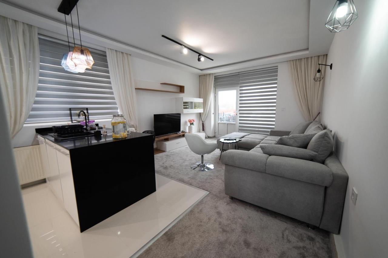 Jelenar Apartment โนวีซาด ภายนอก รูปภาพ