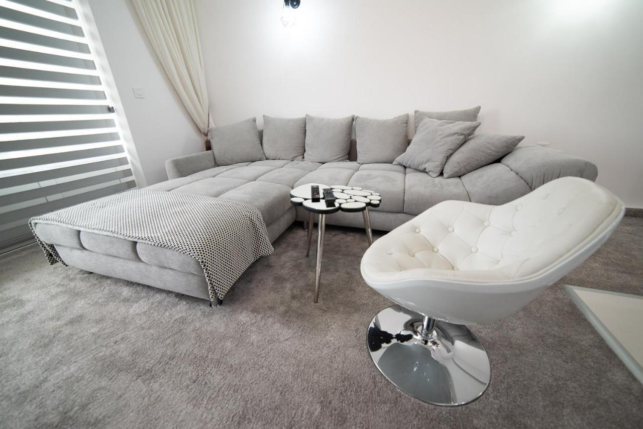 Jelenar Apartment โนวีซาด ภายนอก รูปภาพ
