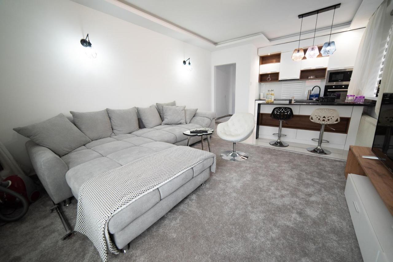 Jelenar Apartment โนวีซาด ภายนอก รูปภาพ